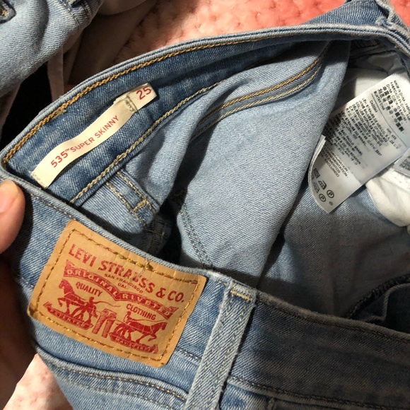 Levis - Picture 3 of 3